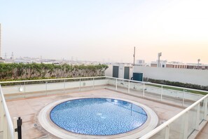 Outdoor pool - Studio Apartment in Azizi Farishta (Dubai)