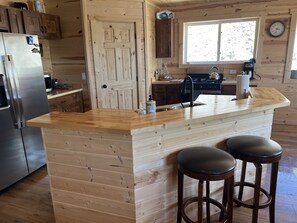 Fridge, microwave, oven, stovetop - The Woolybugger Barn (Cameron)