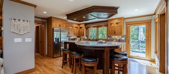 Romantic cheerful home close to many attractions