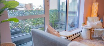 2BD Downtown Vancouver Condo with Free Parking+AC