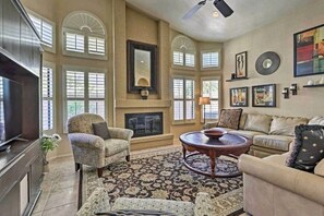 Smart TV, caminetto, stampante