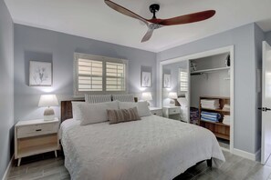 1 bedroom, iron/ironing board, WiFi, bed sheets - Walk to the Beach and Downtown Naples From Our Totally Upgraded Condo (Naples)