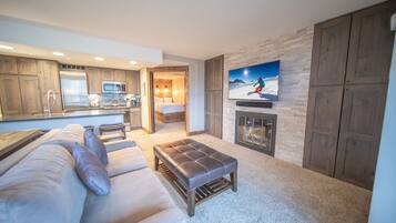 Smart TV, fireplace