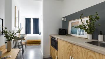 Superior Double Room, Ensuite, City View | Private kitchen