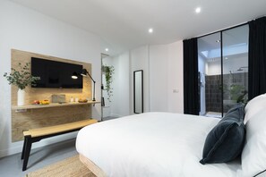 Habitación Premium doble, baño privado, vistas a la ciudad | Escritorio, wifi gratis, ropa de cama