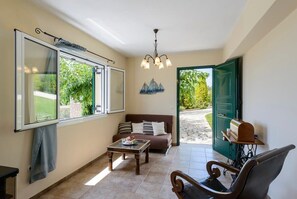 TV, fireplace, DVD player, stereo