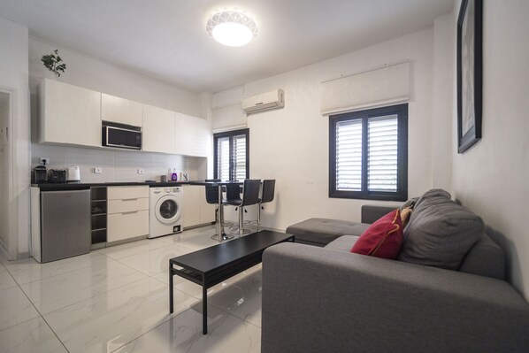 Interior - GORDON BEACH 2 rooms (Tel Aviv-Yafo)