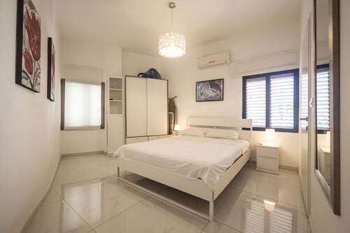 GORDON BEACH 2 rooms