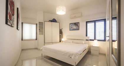 GORDON BEACH 2 rooms