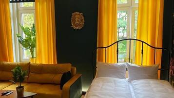 Exclusieve studio suite | Individueel gedecoreerd, individueel gemeubileerd, een laptopwerkplek