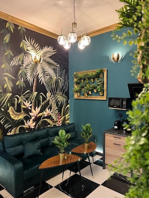 Exclusive Studio Suite | Individually decorated, individually furnished, laptop workspace - Jungle Apartments II (Wroclaw)
