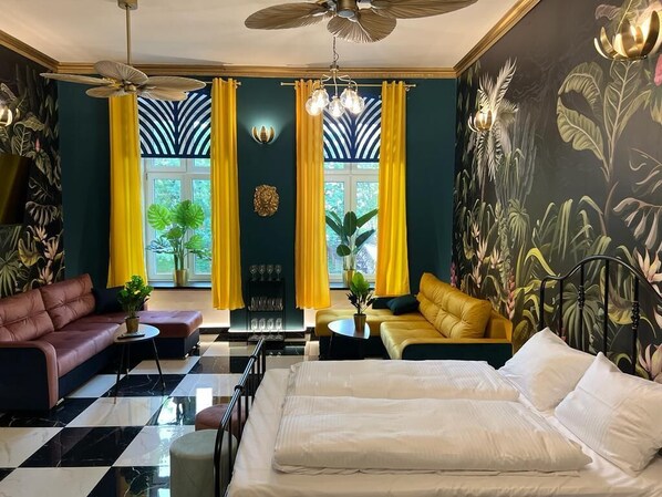 Exclusive Studio Suite | Individually decorated, individually furnished, laptop workspace - Jungle Apartments II (Wroclaw)