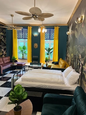 Exclusive Studio Suite | Individually decorated, individually furnished, laptop workspace - Jungle Apartments II (Wroclaw)