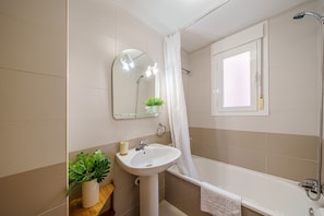 Hair dryer, towels - Soho & Sea Views - Parking (Málaga)