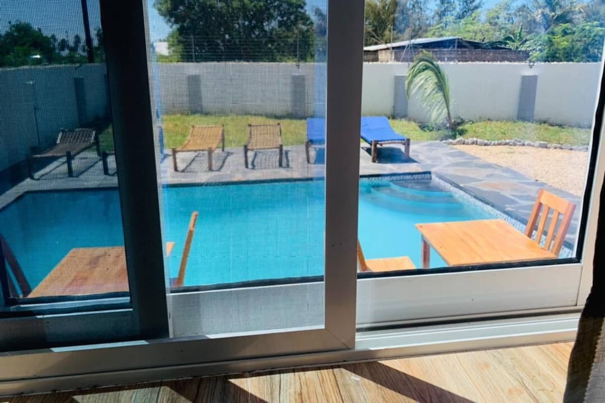 Habitación Confort doble, vistas a la piscina | Sábanas italianas Frette y ropa de cama de alta calidad