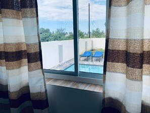 Chambre Double Confort, vue piscine | Salle de bain | Sèche-cheveux