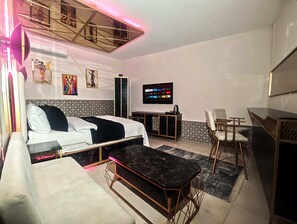 Basement Deluxe Double Room | Egyptian cotton sheets, premium bedding, down comforters, minibar - Royal Hotel-Kumkapi (Istanbul)