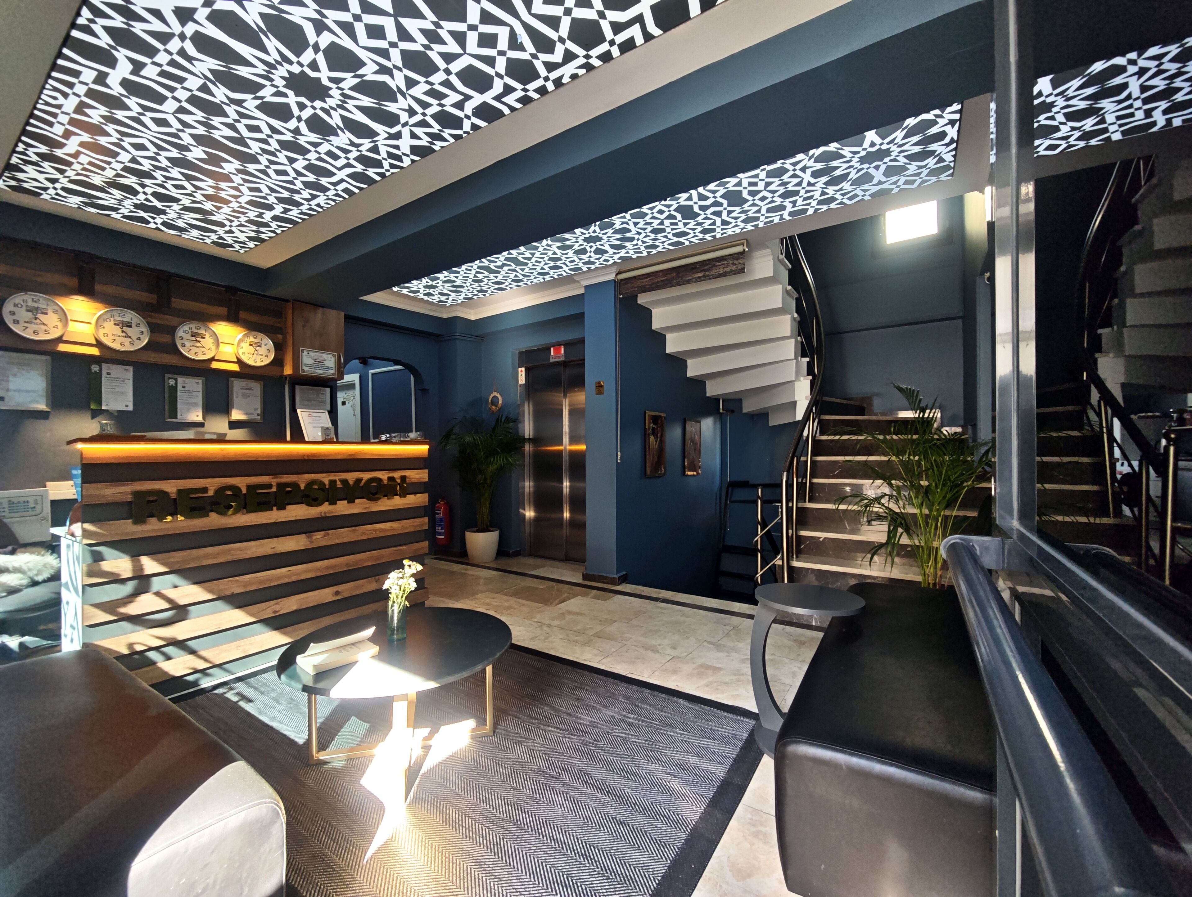 43-inch Smart TV with digital channels, Netflix, pay films