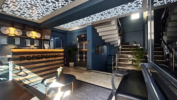 43-inch Smart TV with digital channels, Netflix, pay films