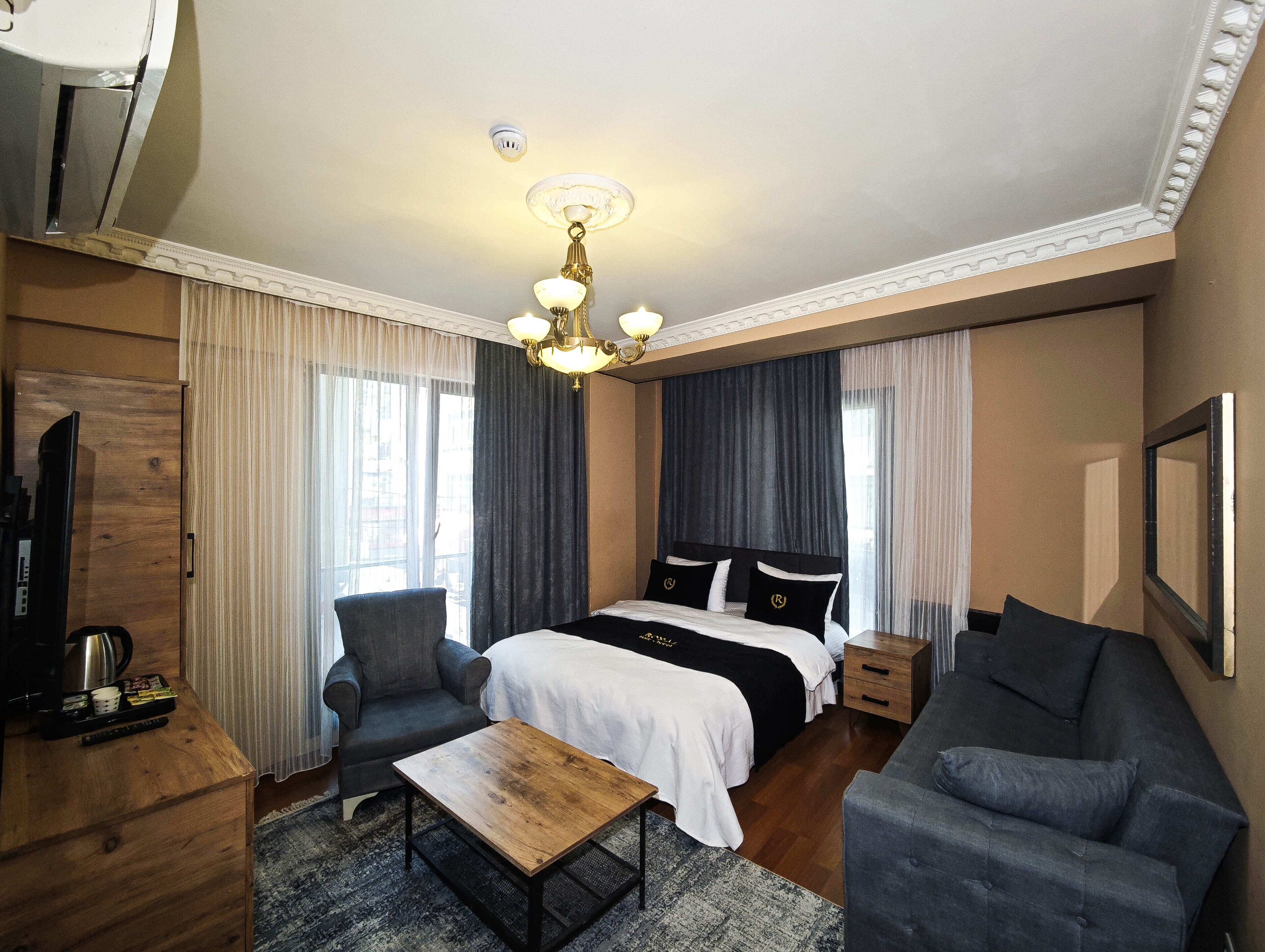 Deluxe Triple Room | Egyptian cotton sheets, premium bedding, down comforters, minibar