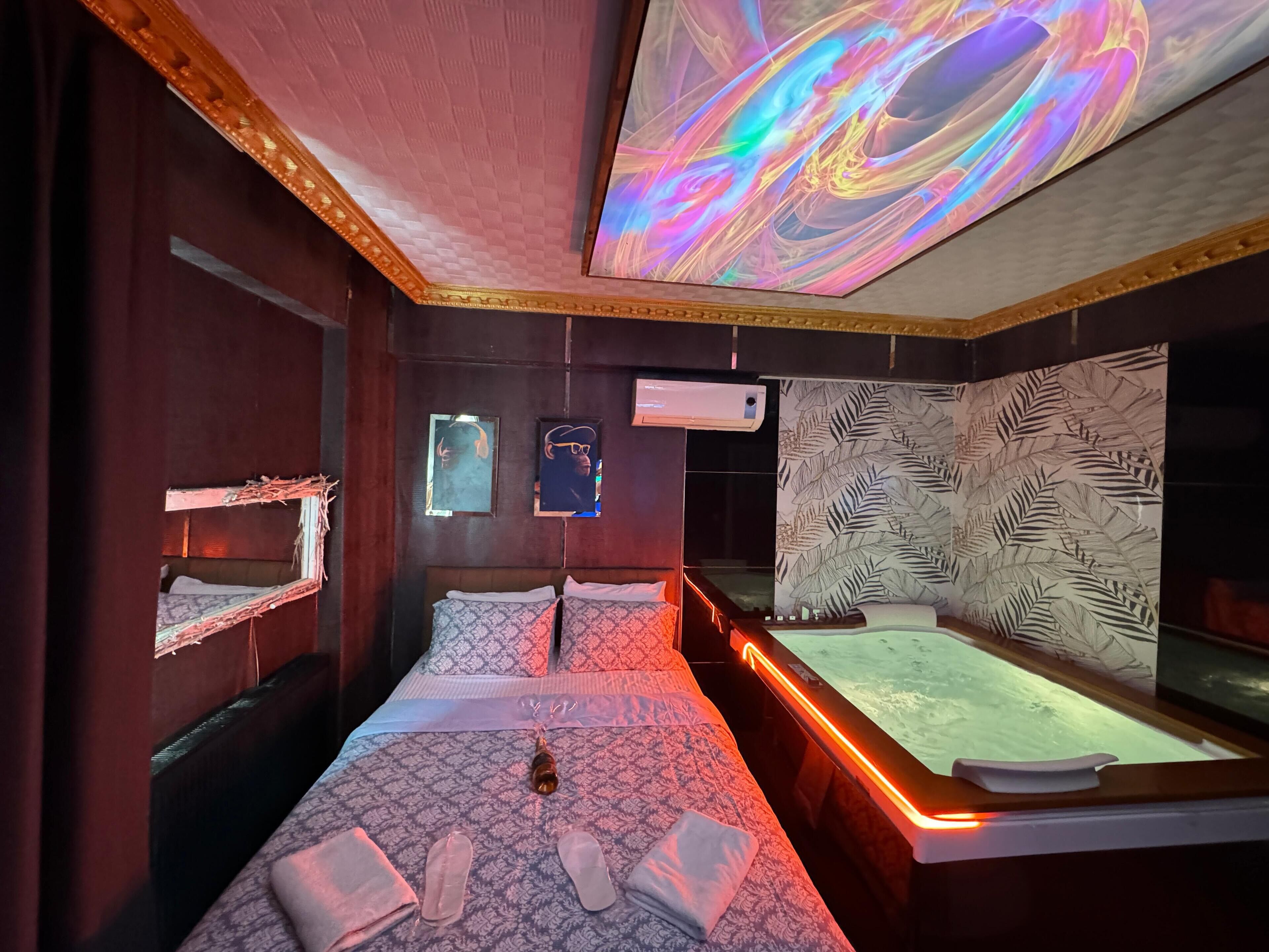 Deluxe Double Room, Bathtub | Egyptian cotton sheets, premium bedding, down comforters, minibar