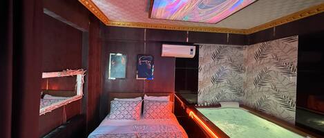 Deluxe Double Room, Bathtub | Egyptian cotton sheets, premium bedding, down comforters, minibar