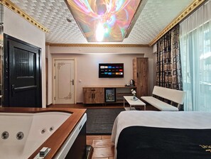 King Room With Jacuzzi | Egyptian cotton sheets, premium bedding, down comforters, minibar - Royal Hotel-Kumkapi (Istanbul)