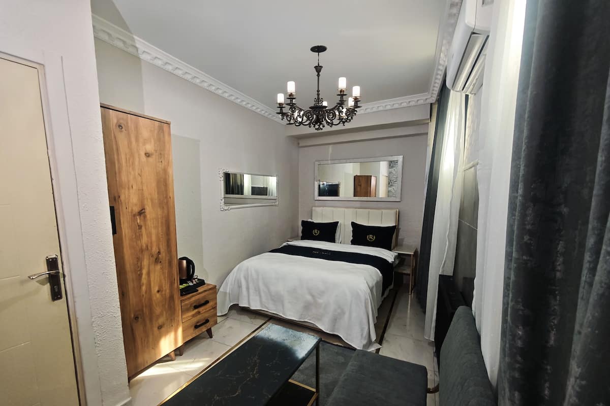 Basement Double Room | Egyptian cotton sheets, premium bedding, down comforters, minibar