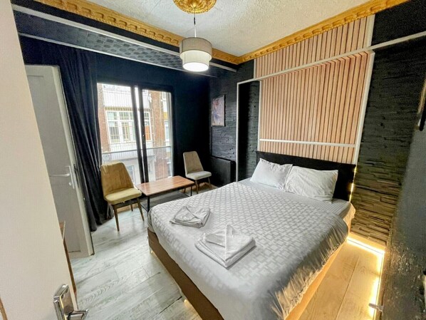 ملاءات من القطن المصري وأغطية فراش م تميزة وألحفة محشوة بالريش وميني بار