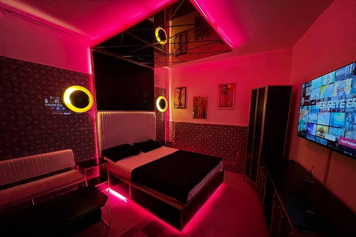 Basement Deluxe Double Room | Egyptian cotton sheets, premium bedding, down comforters, minibar