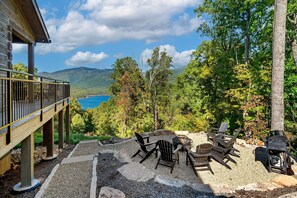 Outdoor dining - Wallace Mountain Lodge | Deck, Fire Pit & Year-round Mountain Views! (Black Mountain)