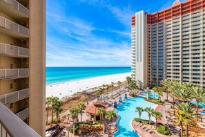 Una piscina techada, una piscina climatizada