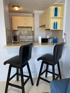 冰箱、微波炉、烤箱、炉灶