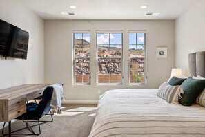 5 Schlafzimmer, Schreibtisch, Bügeleisen/Bügelbrett, Reisekinderbett