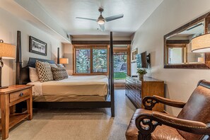 4 bedrooms, WiFi, bed sheets - Luxury Condo at Aspen Lodge | Spacious 3BR + Den in Trappeur’s Crossing (Steamboat Springs)