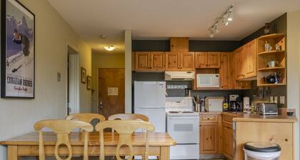 Top Floor Condo | Incredible Mountain Views | 3 Beds | Portable AC