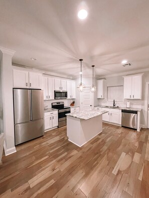 Fridge, microwave, oven, stovetop - New Modern Townhouse - Centrally Located (Lake Charles)