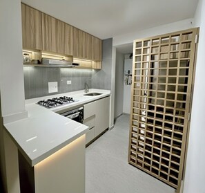 Réfrigérateur, four, lave-vaisselle