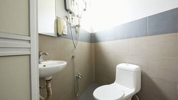 Superior Room, 1 Katil Ratu (Queen) | Bilik Mandi | Pancuran mandi, hulu semburan mandi hujan