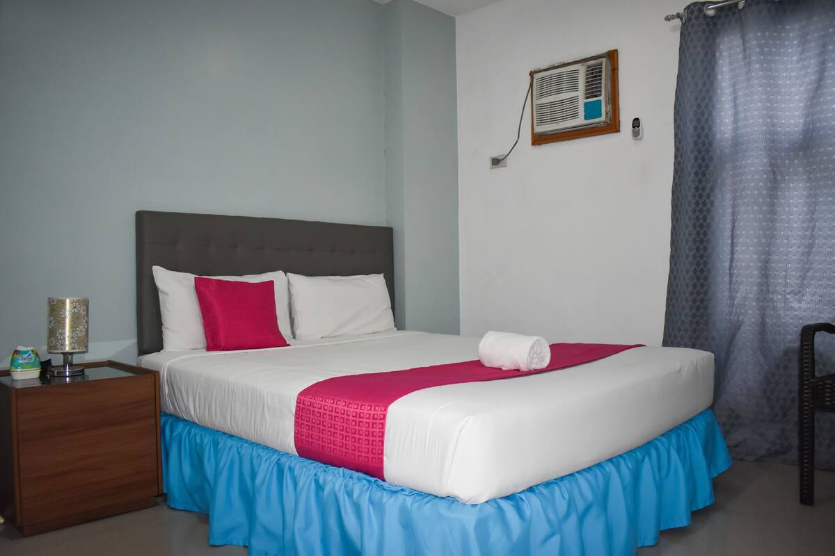 Habitación doble Deluxe | Escritorio, wifi gratis y ropa de cama