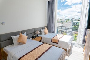 Chambre Deluxe avec lits jumeaux | Minibar, bureau, accès au Wi-Fi (inclus), literie fournie