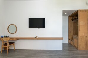 Family Room | Minibar, desk, free WiFi, bed sheets - Khang Hy Hotel (Buon Ma Thuot)