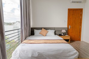 Suite | Minibar, bureau, accès au Wi-Fi (inclus), literie fournie