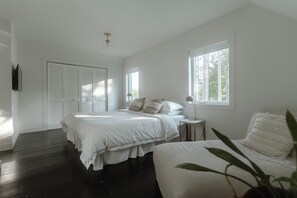 4 bedrooms, iron/ironing board, travel cot, WiFi
