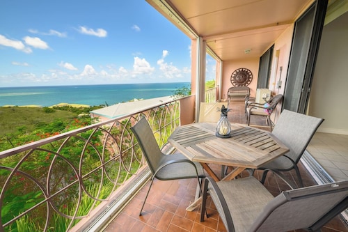 3-bedroom condo w/ amazing Ocean views!