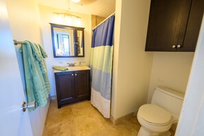 Suihku, hiustenkuivaaja, pyyhkeet