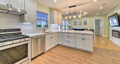 NEWLY RENOVATED. 10 MINS TO BOTON. 3bds/2bths in a small friendly neighborhood.