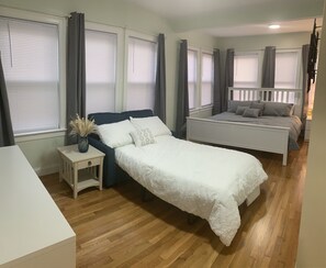 3 bedrooms, desk, iron/ironing board, free WiFi