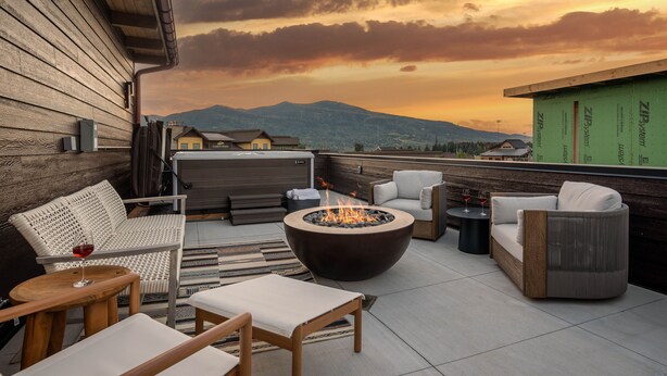A rooftop terrace with a fire pit, seating area, and a view of mountains. - Luxurious + Hot Tub on Rooftop Deck + Close to Skiing - Borough House (Steamboat Springs)