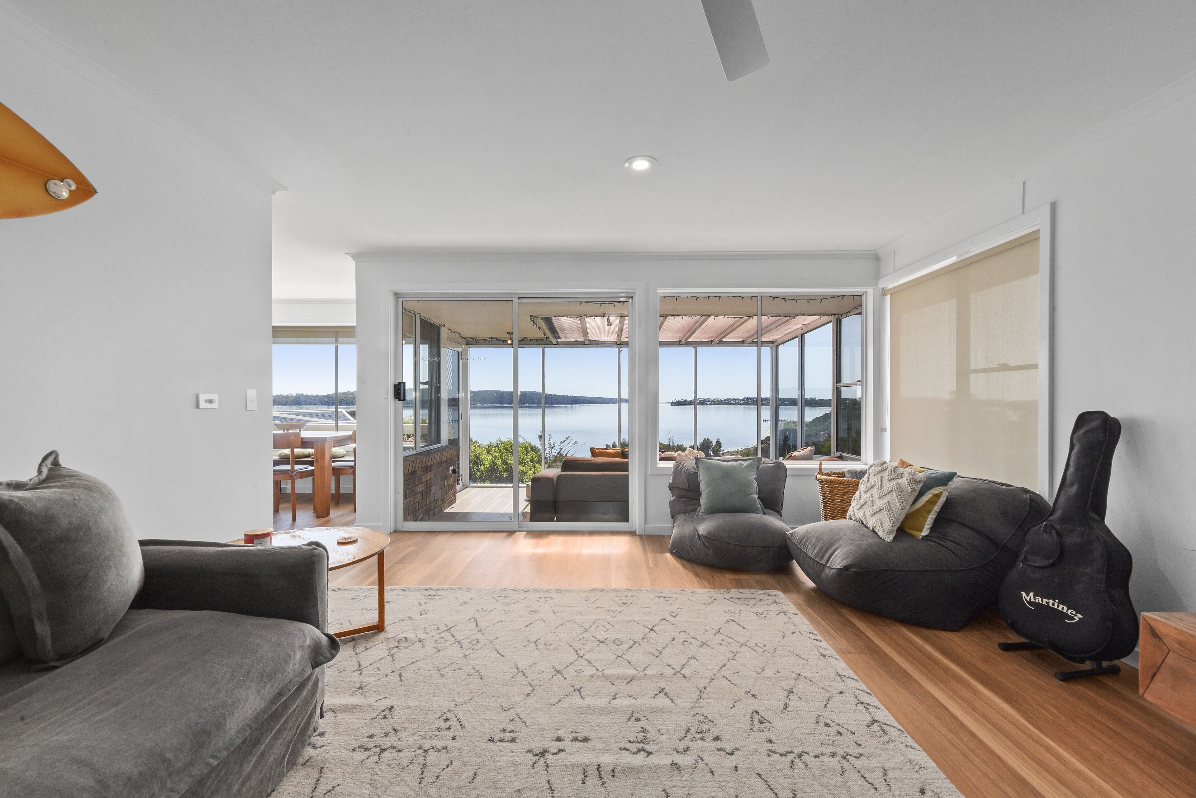 Smart TV, fireplace, ping pong, books